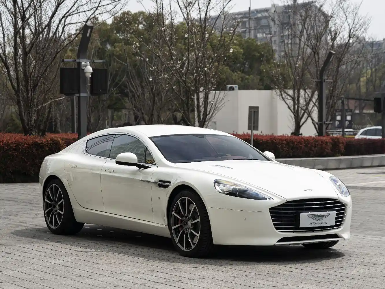 ASTON MARTIN RAPIDE