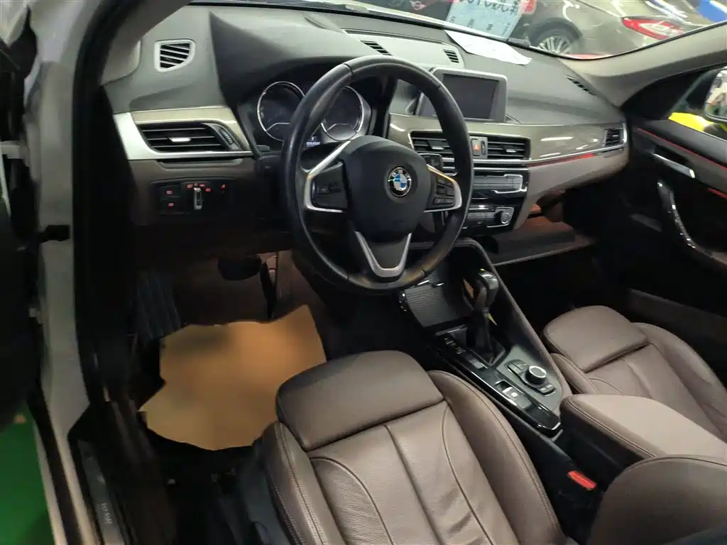 BMW X1 2019 sDrive18Li Premium Model фото 10