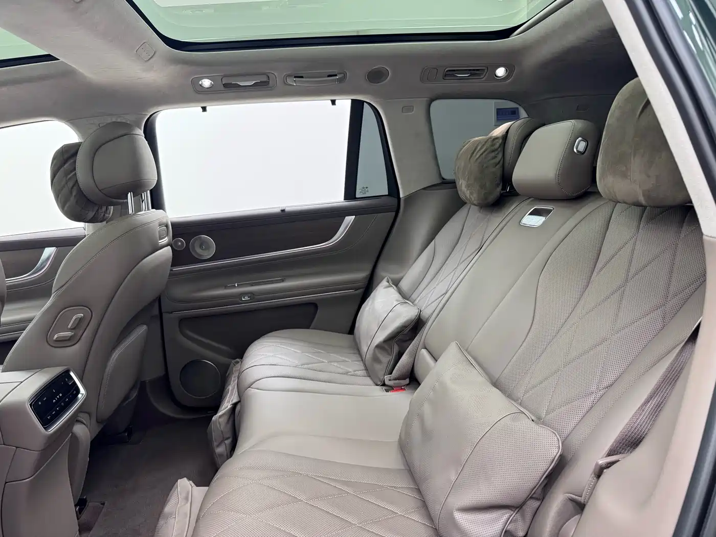 AITO Wenjie AITO M9 2024 Extended Range Max 42kWh 5-seater фото 18