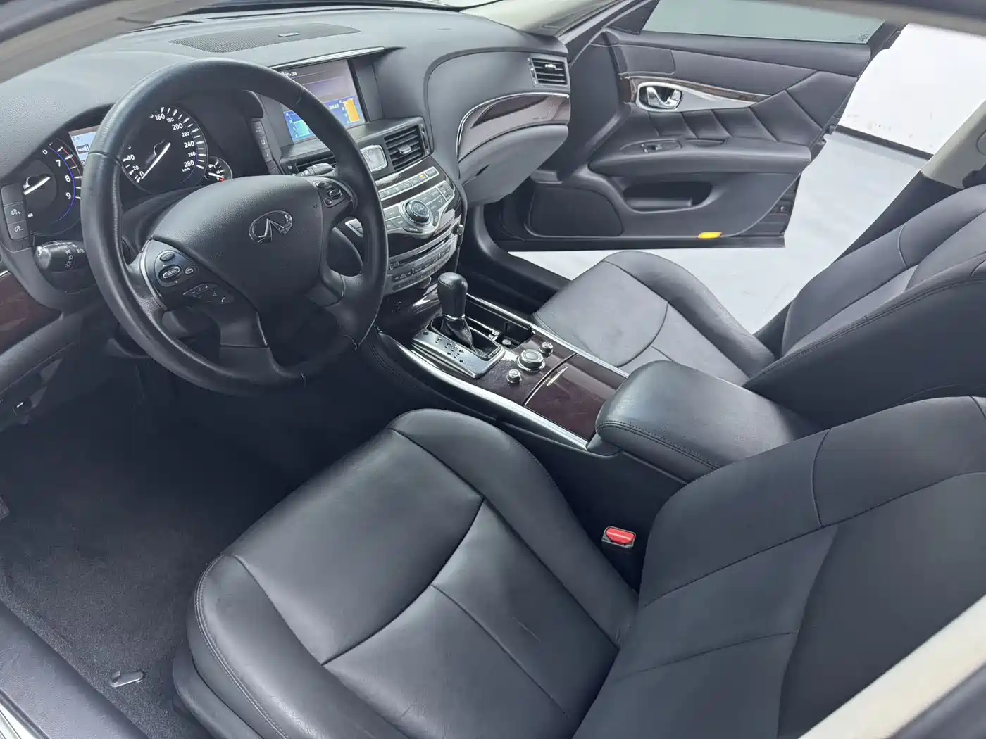 Фото 7 - Infiniti Q70