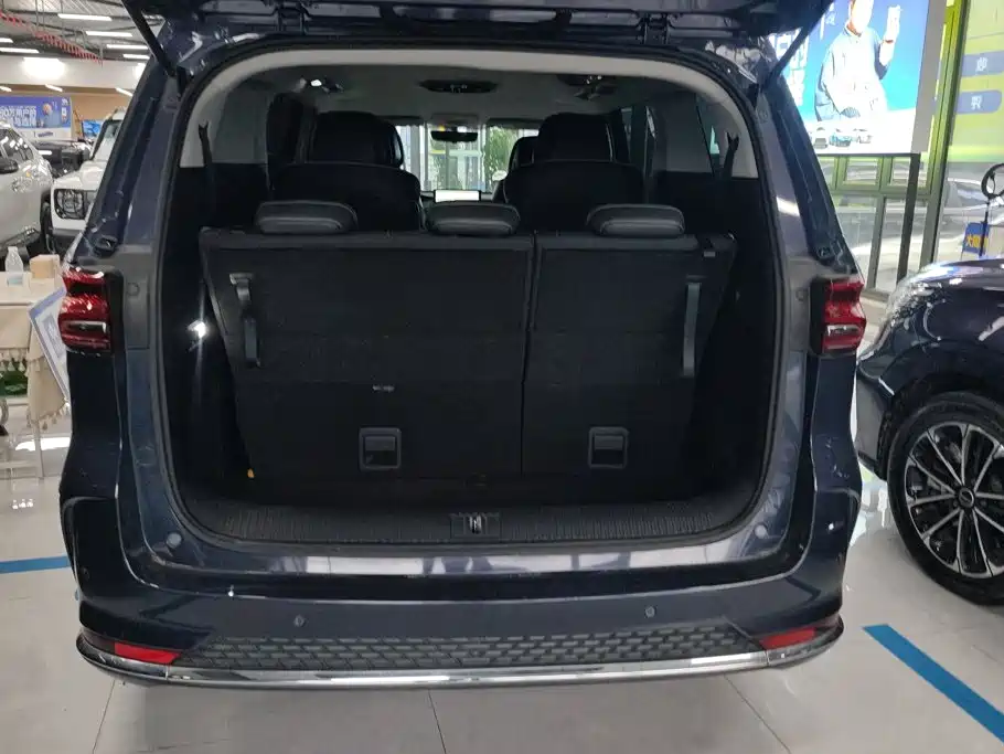 Фото 4 - Roewe iMAX8