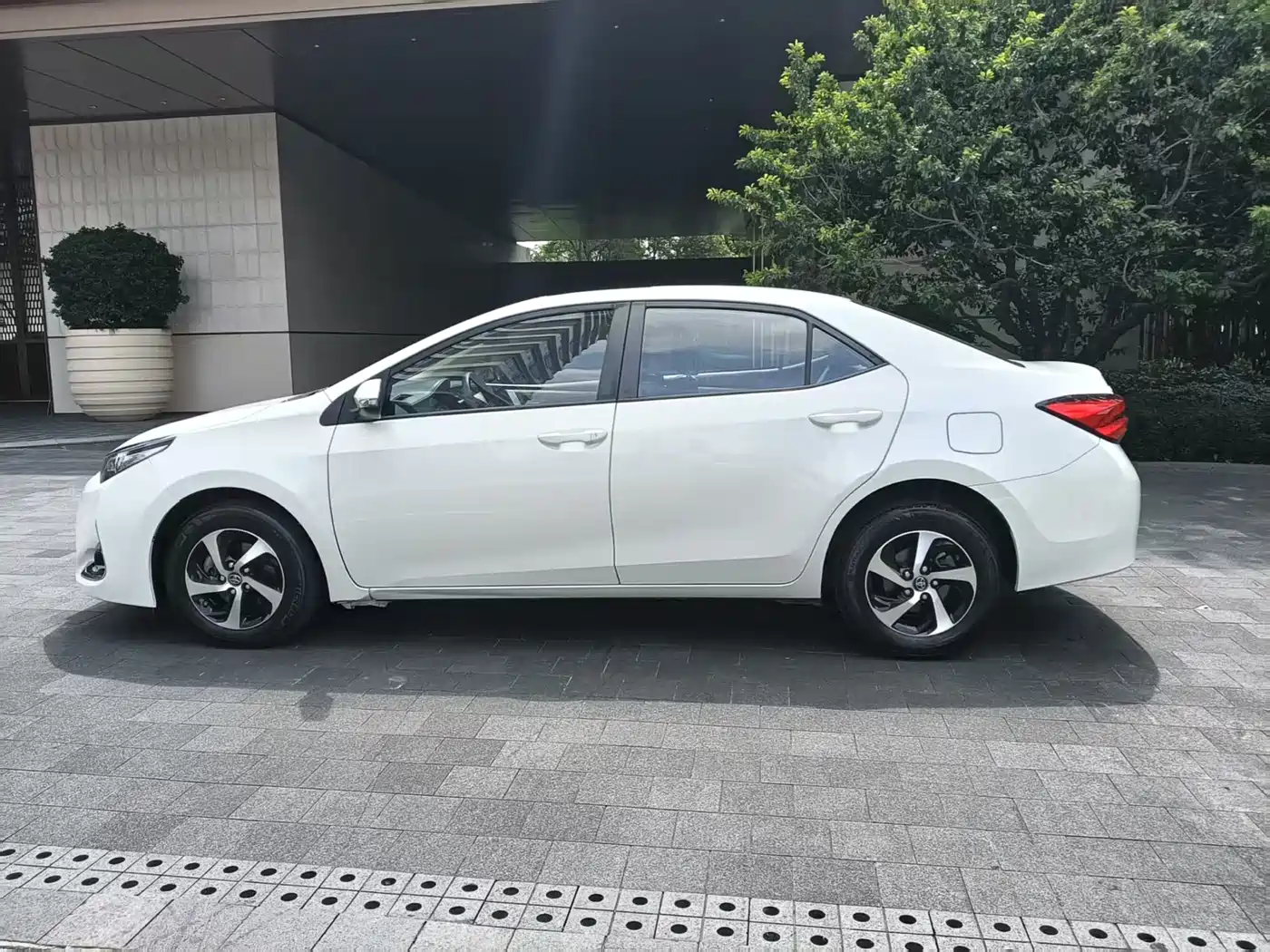 Toyota Levin 2017 Facelift 185T CVT Elite (China V) фото 8
