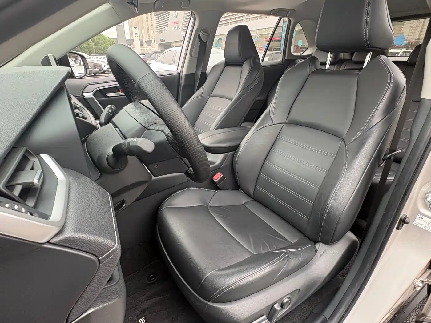 Toyota Wildlander 2022 2.0L CVT FWD Luxury PLUS Edition фото 7