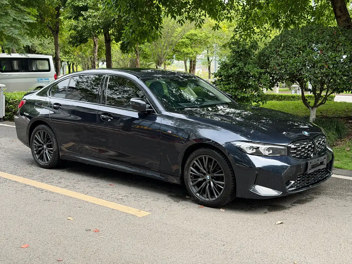 BMW 3 Series 2023 325Li M Sport Black Night Package фото 3