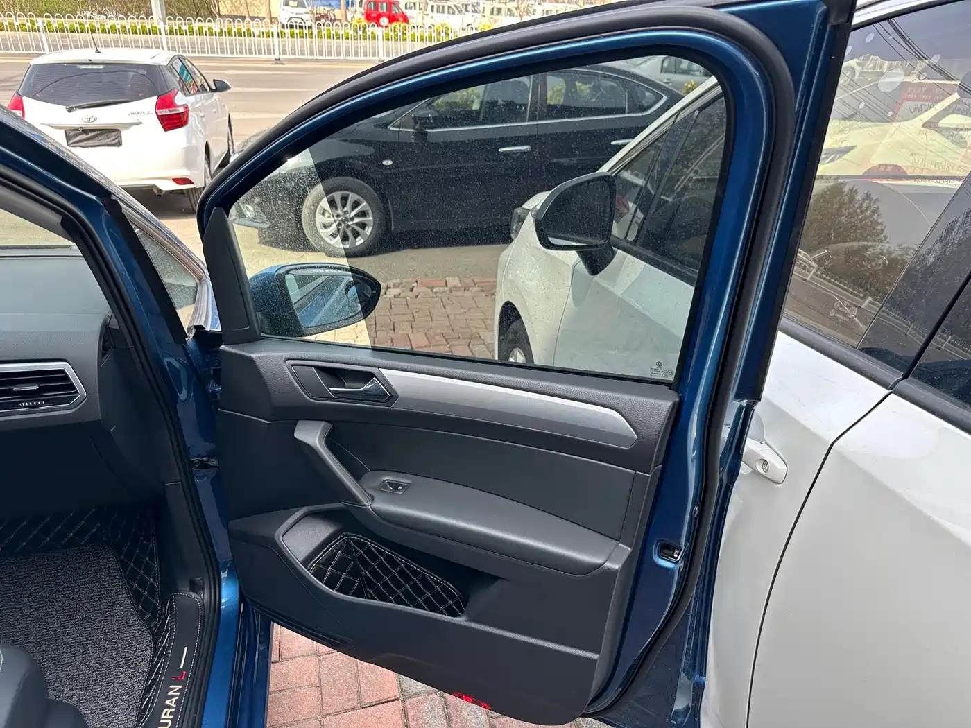 Volkswagen Touran 2021 Touran L 280TSI DSG Trend Edition 7-seater фото 17