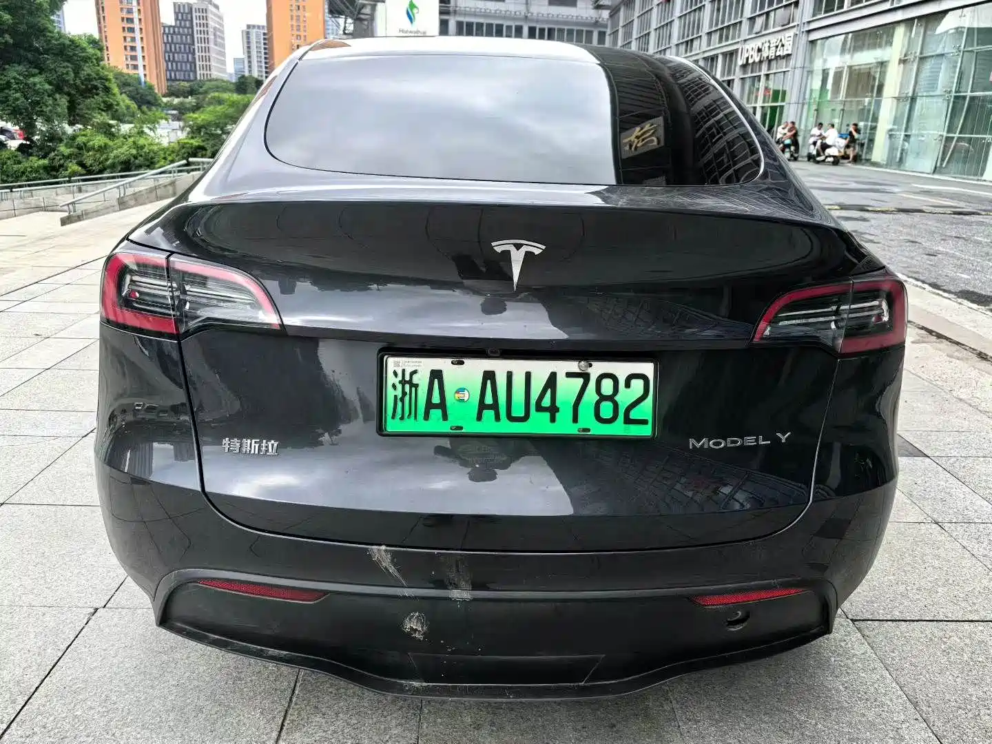 Photo 8 - Tesla Model Y