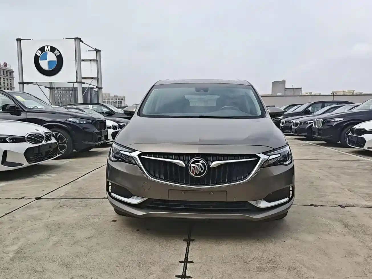 Buick GL6 2018 18T 6-Seater Premium фото 2