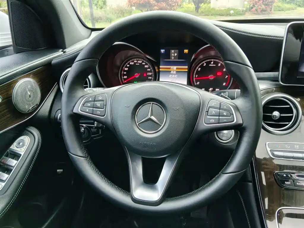 Mercedes-Benz GLC 2018 Facelift GLC 260 4MATIC Luxury фото 17