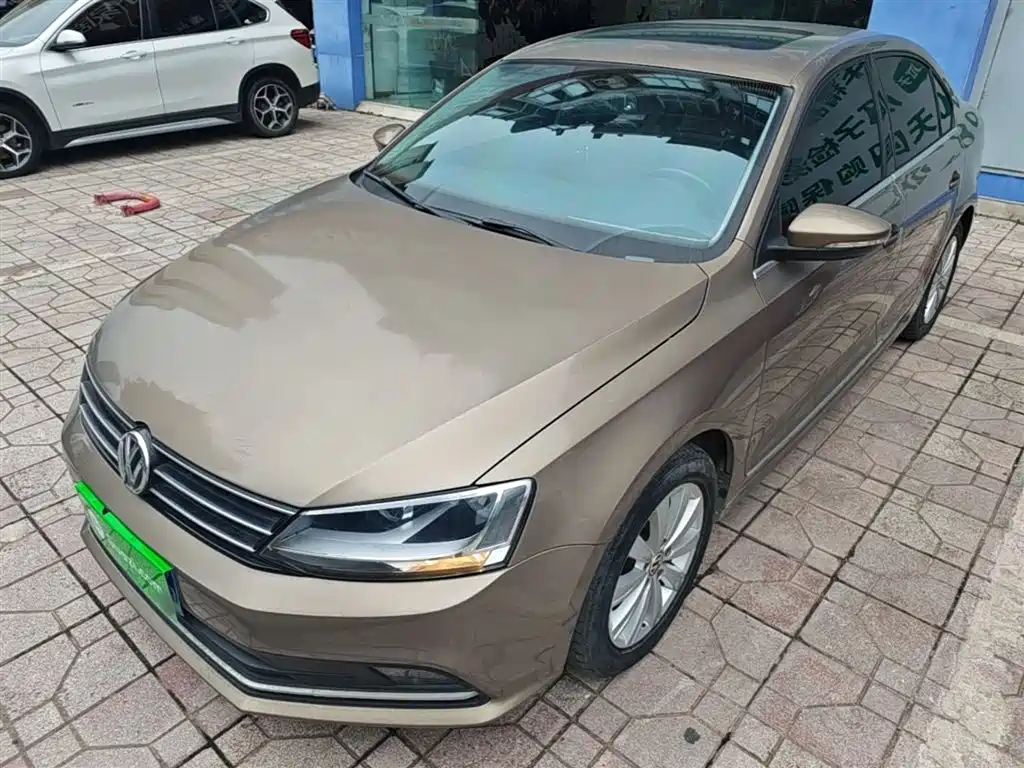 Volkswagen Sagitar 2015 1.6L Manual Comfort фото 2