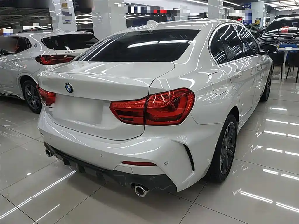 BMW 1 Series 2022 120i M Sport фото 7