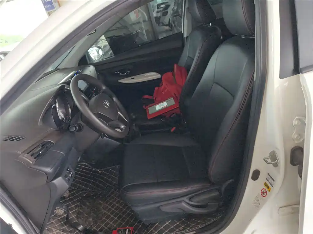 Toyota YARiS L Zhi Xuan 2015 1.5G Manual Sunroof Special Edition фото 12