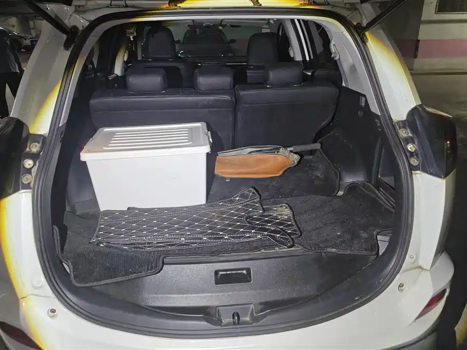 Toyota RAV4 Rongfang 2016 2.0L CVT 2WD Trend (China V) фото 4