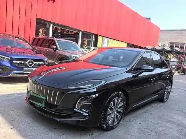  Hongqi Hongqi E-QM5 2022 431km Charging Enjoyment Edition
