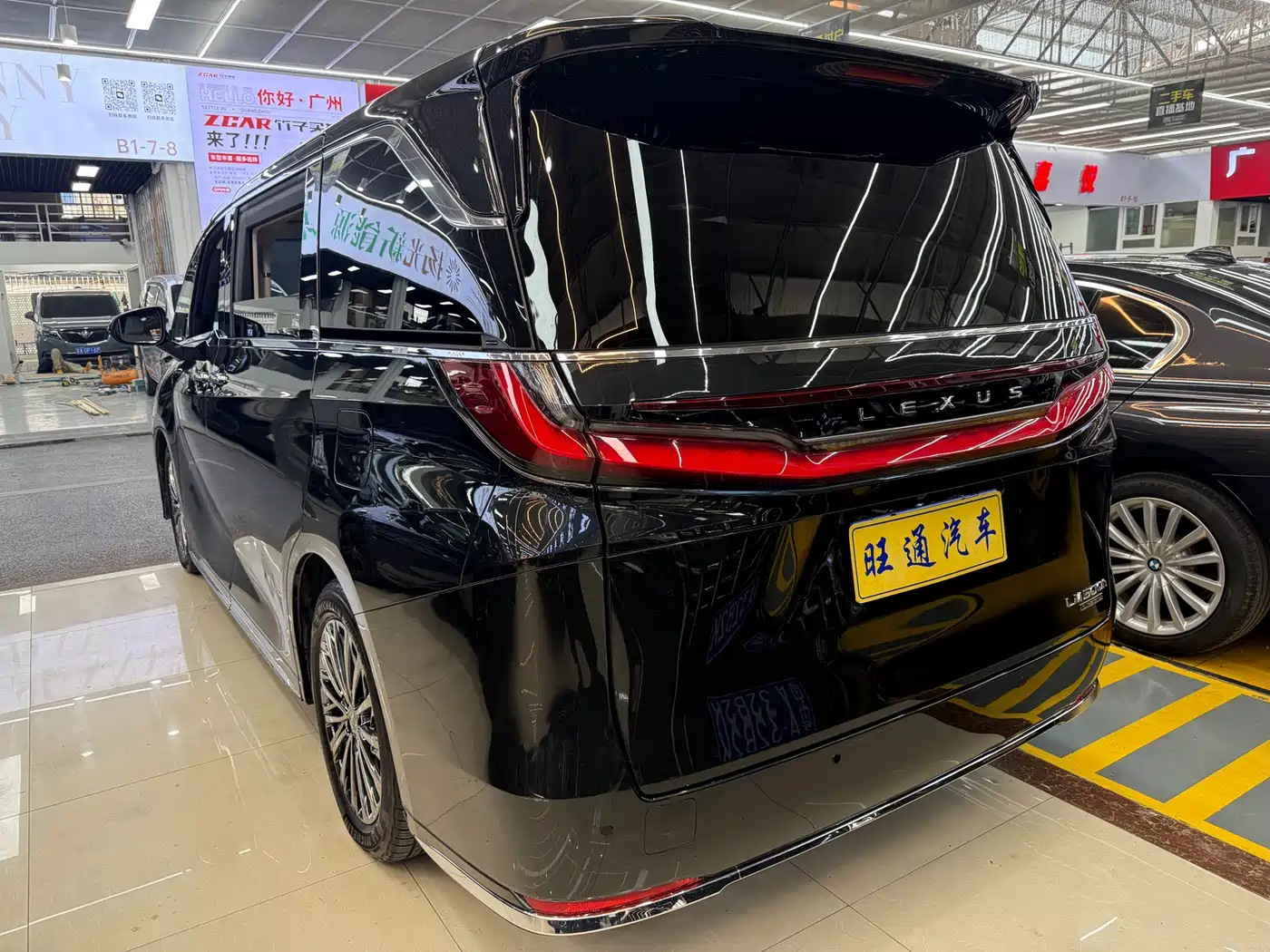 Lexus LM 2023 500h 6-Seater Prestige Edition фото 4