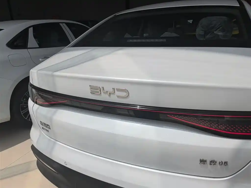 BYD Hai Bao 05 DM-i 2026 DM-i 128KM Luxury фото 6
