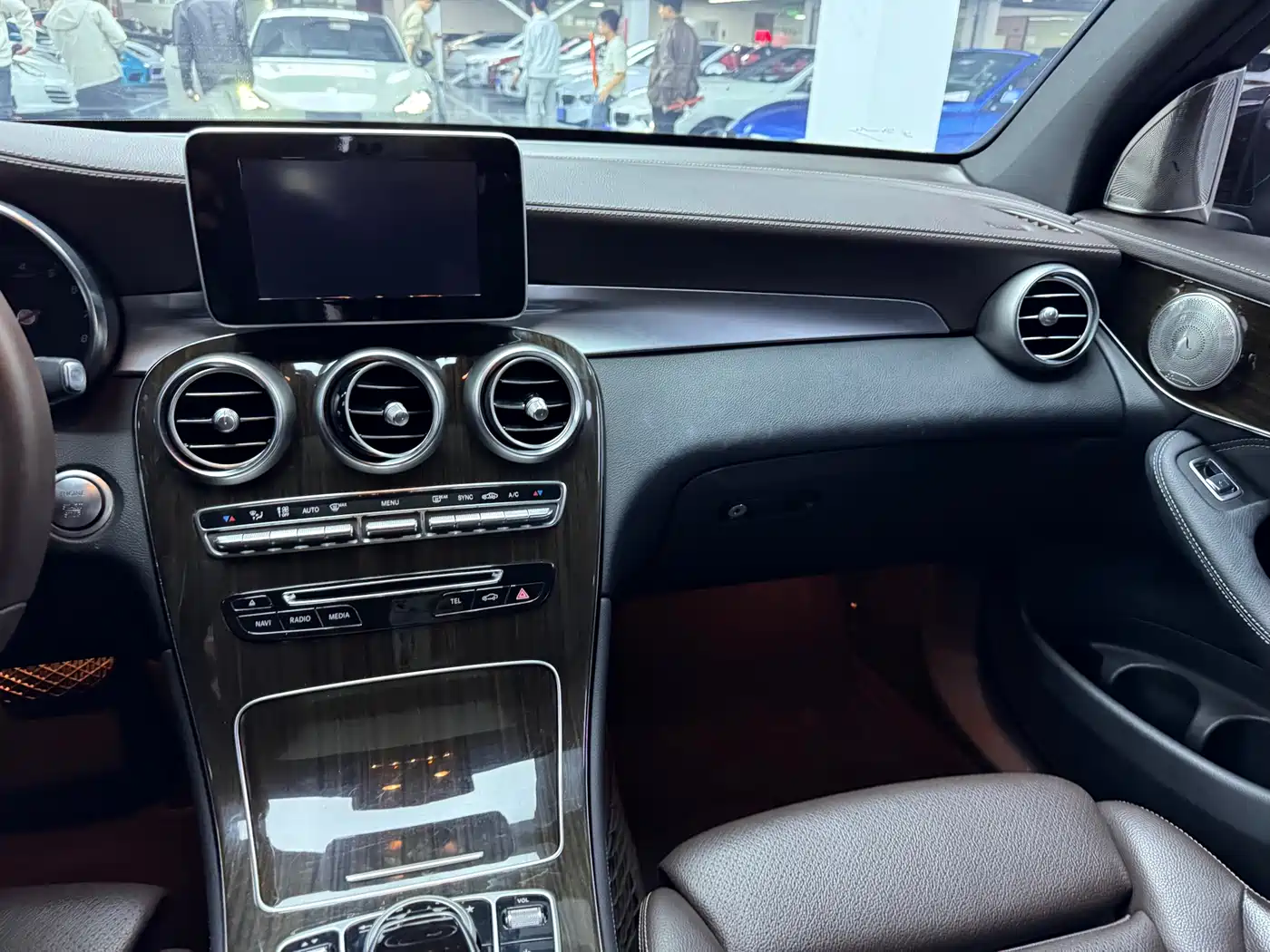 Mercedes-Benz GLC 2018 GLC 260 4MATIC Luxury фото 12