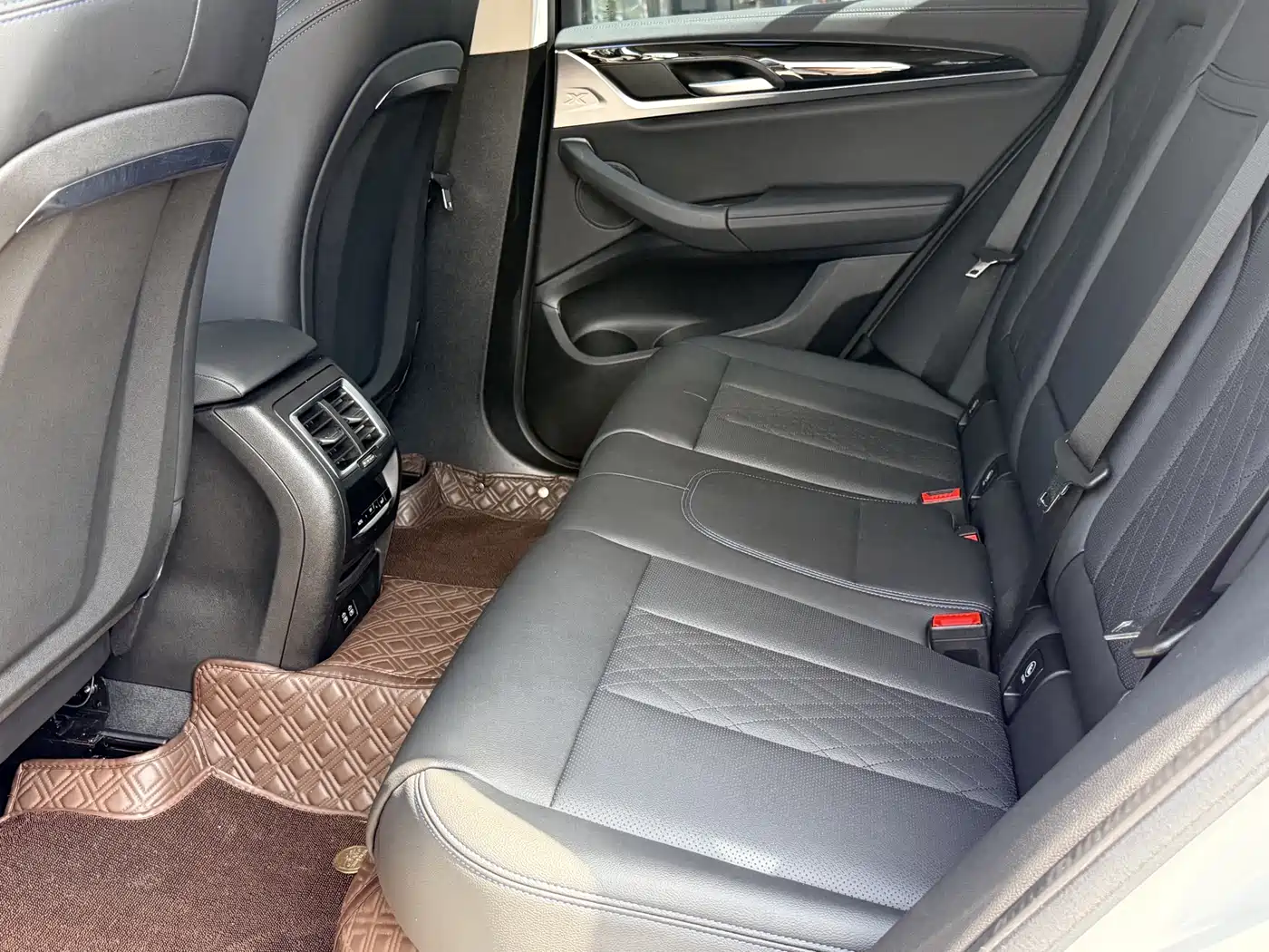 BMW iX3 2022 Leading Edition фото 18