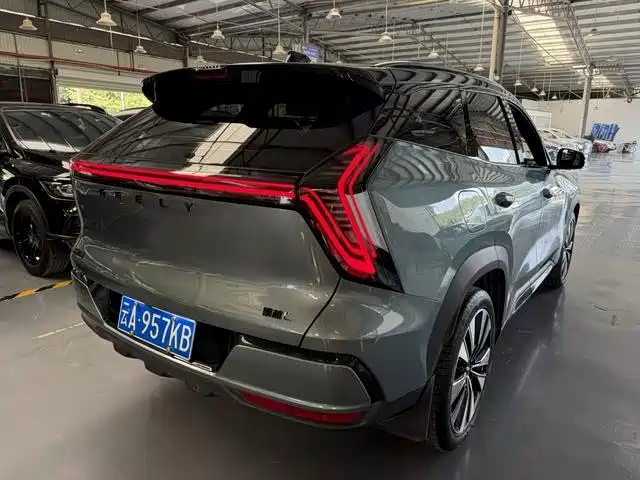 Фото 6 - Geely Boyue L