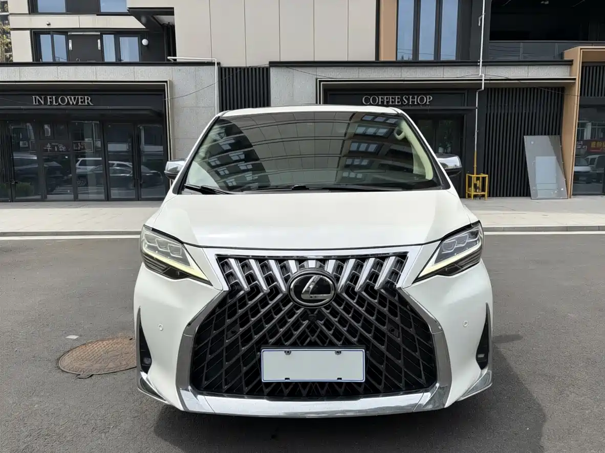 Toyota Alphard 2018 3.5L Luxury фото 2