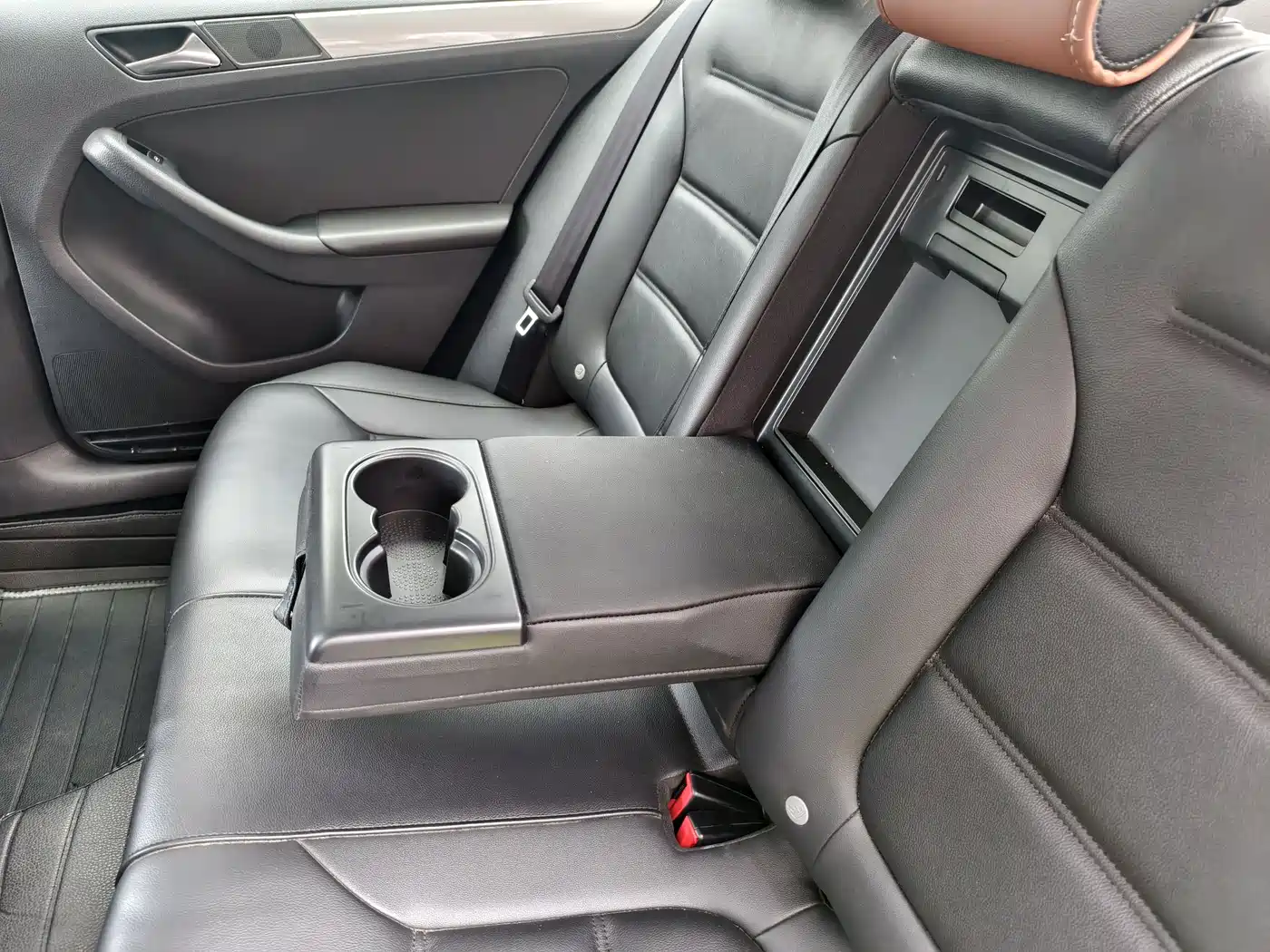 Volkswagen Sagitar 2014 1.4TSI Automatic Luxury фото 16
