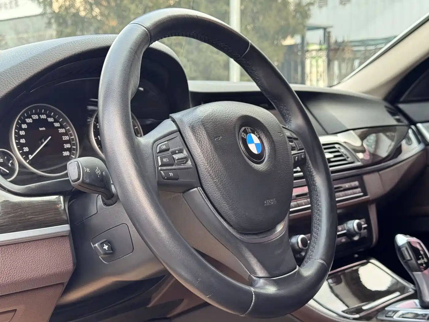 BMW 5 Series 2014 525Li Luxury Design Package фото 9