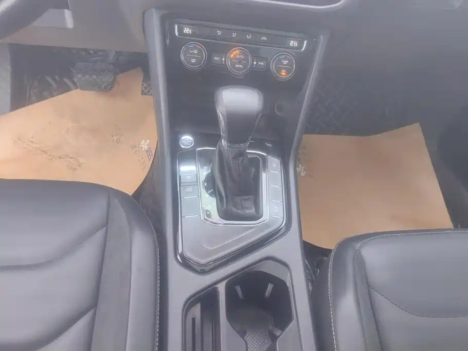 Photo 15 - Volkswagen Tiguan L