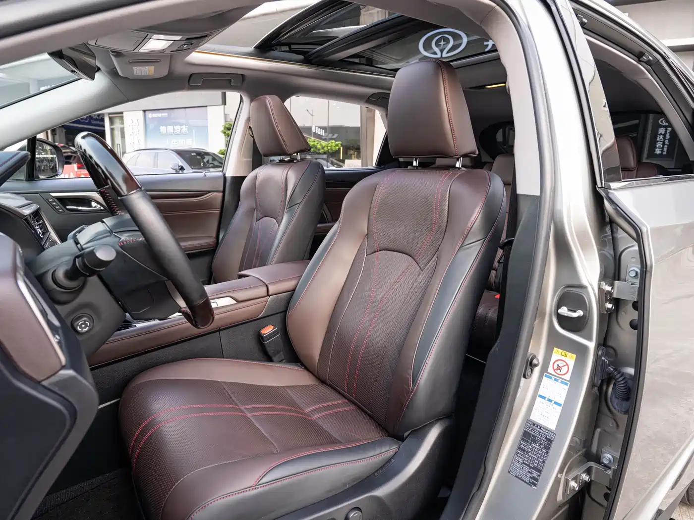 Фото 11 - Lexus RX
