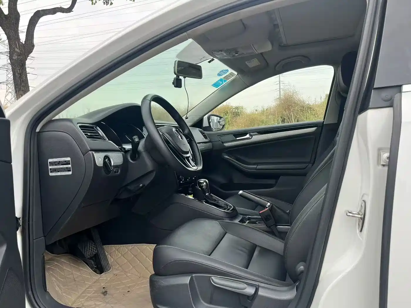 Volkswagen Sagitar 2015 1.6L Automatic Comfort фото 7