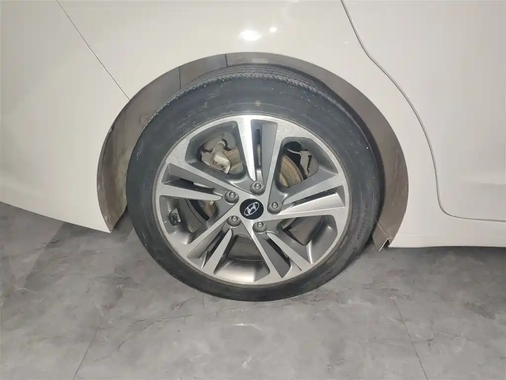 Hyundai Elantra 2016 Model 1.6L Automatic Smart Elite фото 26