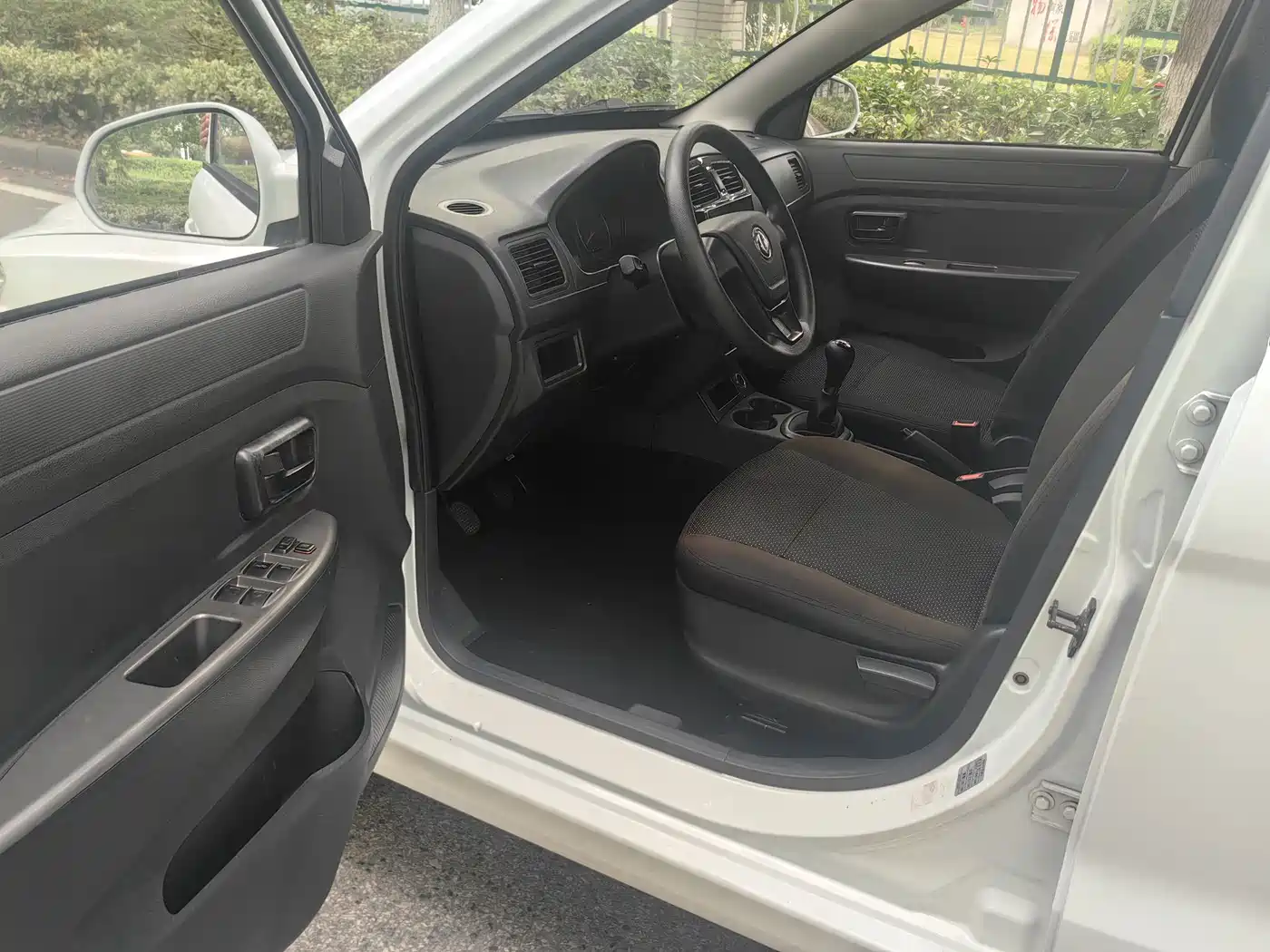 Dongfeng Fengguang Fengguang 330 2016 2014 1.5L Manual Comfort DK15-02