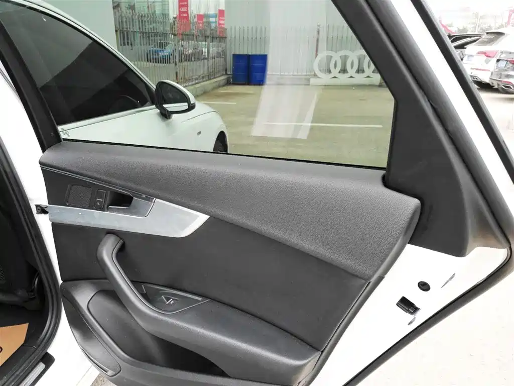 Audi A4L 2020 40 TFSI Luxury Dynamic фото 12