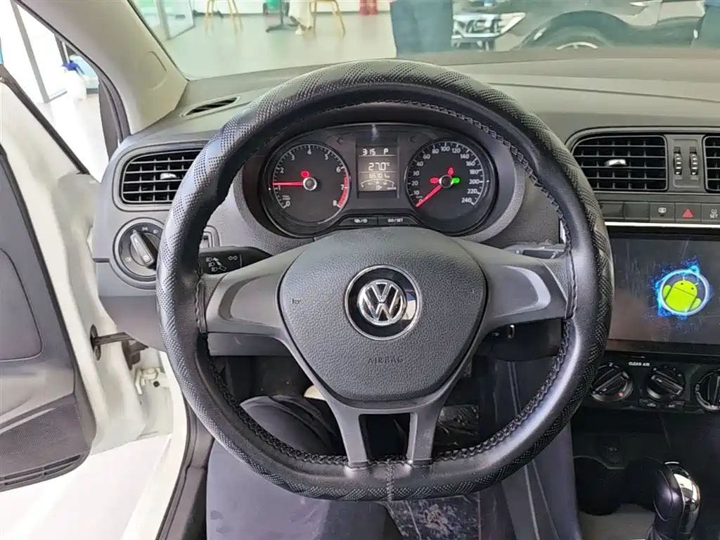 Volkswagen Polo 2018 1.5L Auto Safe Drive фото 11