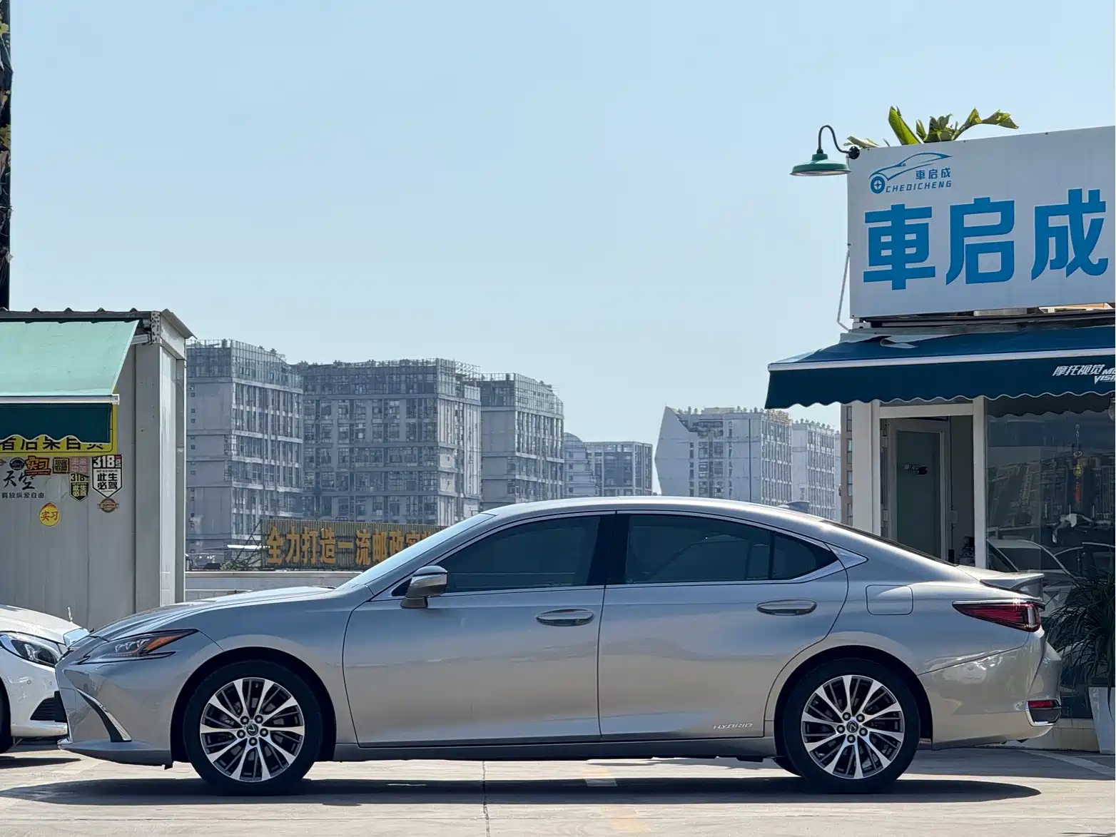 Фото 3 - Lexus ES