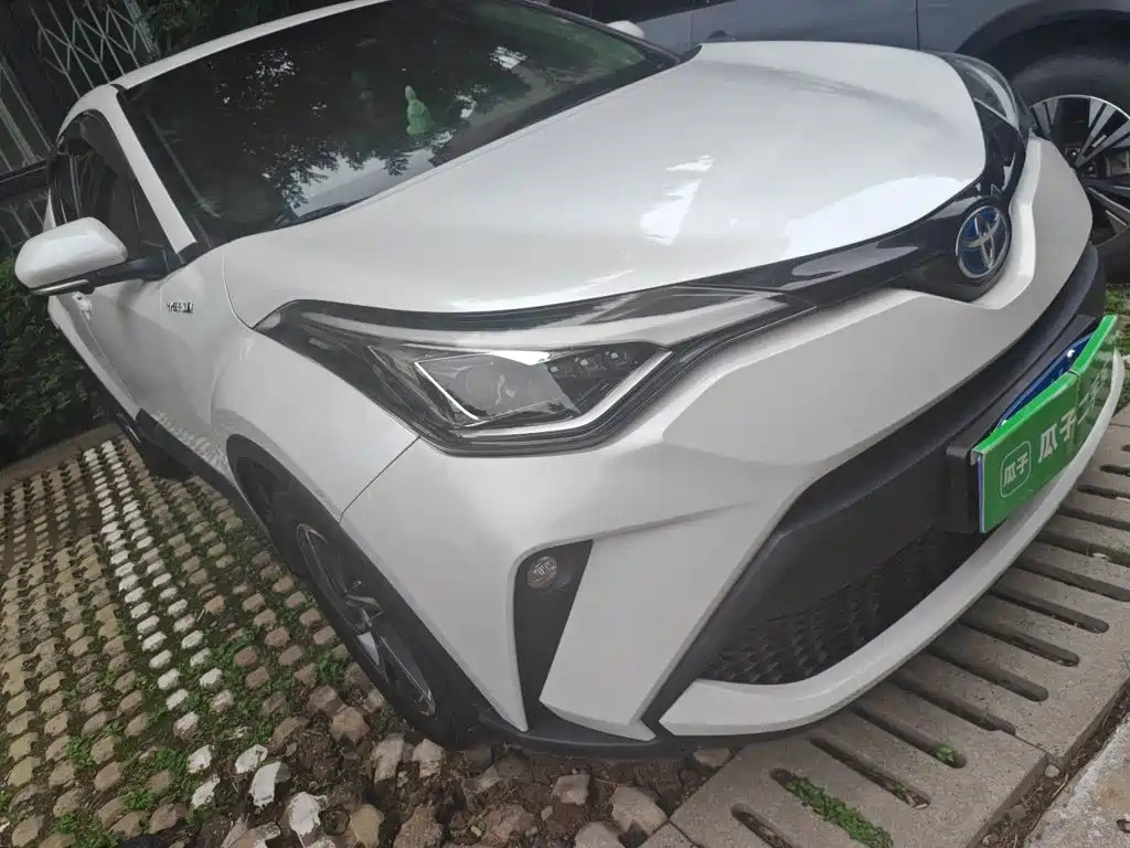 Фото 7 - Toyota C-HR