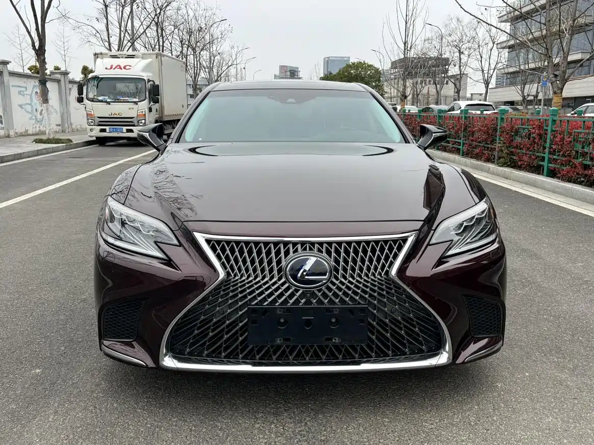 Фото 2 - Lexus LS