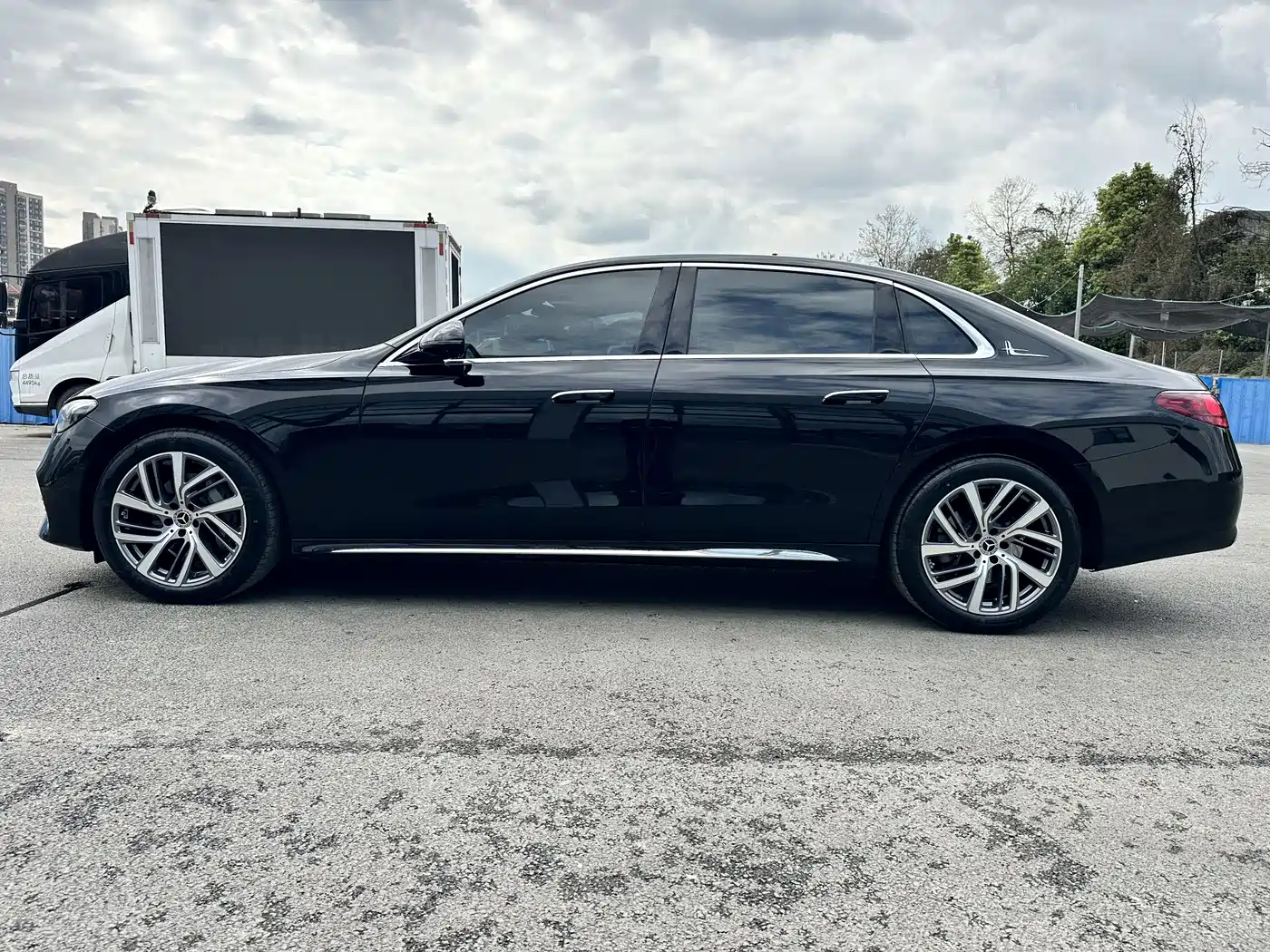 Mercedes-Benz E-Class 2025 E 300 L Fashion фото 6