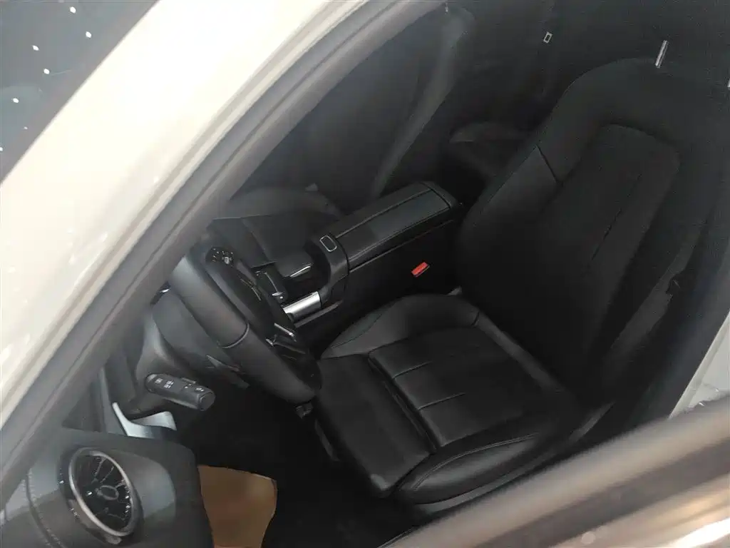 Mercedes-Benz GLB 2023 GLB 200 Dynamic фото 12