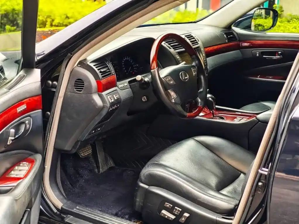 Фото 8 - Lexus LS