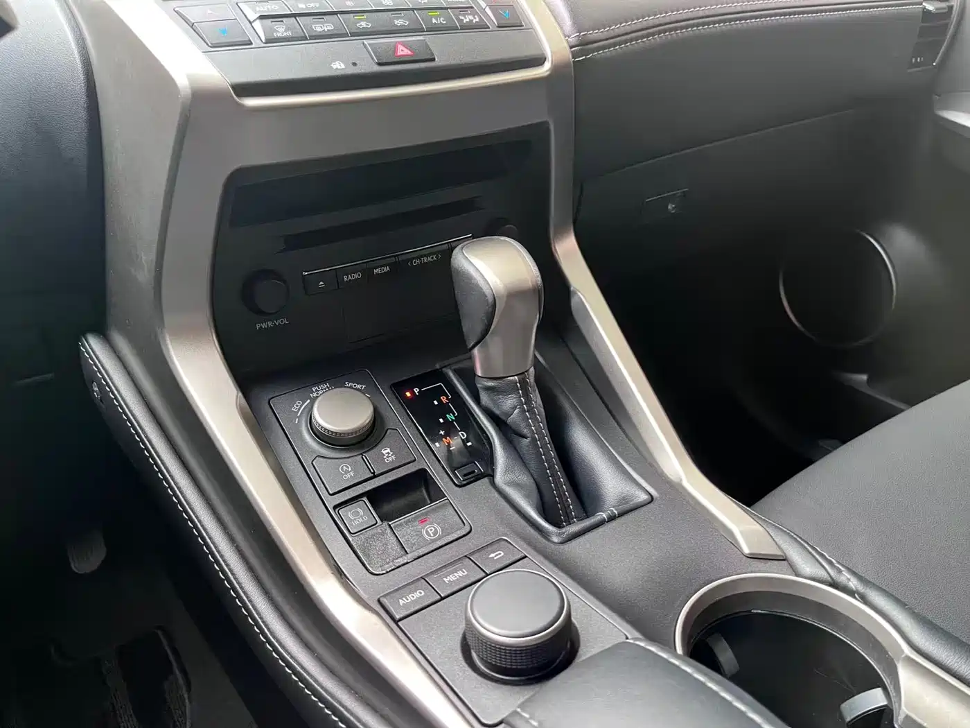 Lexus NX 2015 200t AWD F Sport фото 9