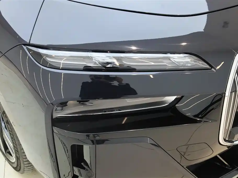 BMW 7 Series 2023 740Li Exclusive M Sport Package фото 9