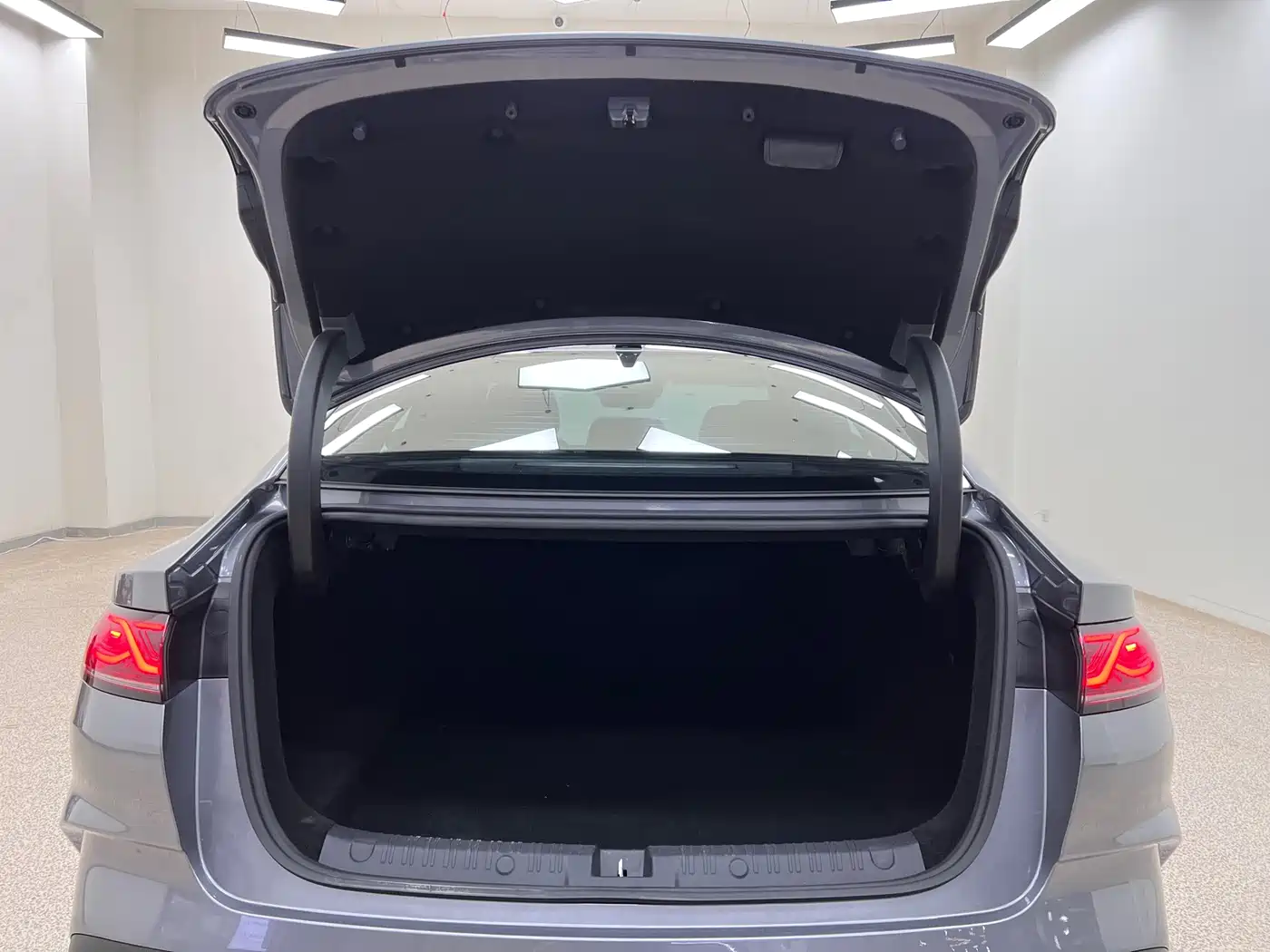 BYD Qin L 2024 DM-i 80KM Leading Edition фото 26