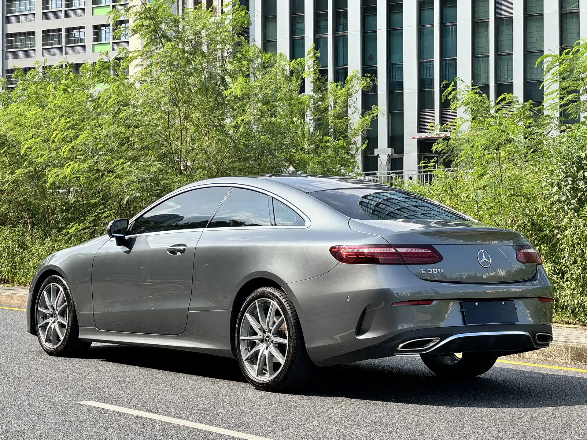 Фото 10 - Mercedes-Benz E-Class (Import)