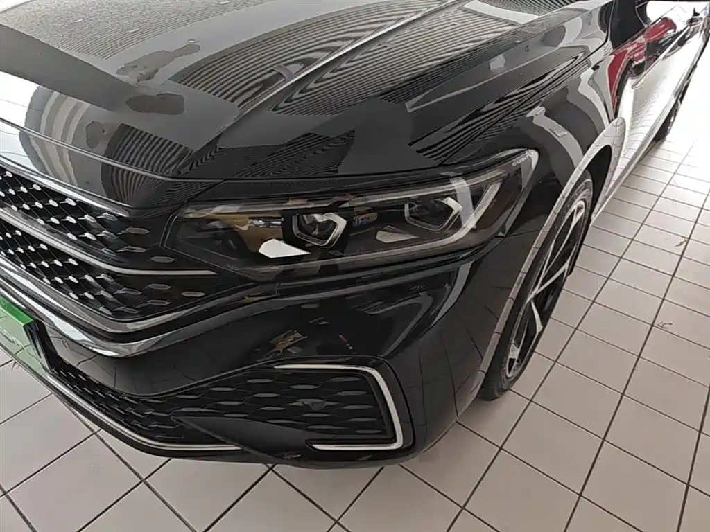 Volkswagen Passat 2023 Facelift 330TSI Starlight Luxury Edition фото 24