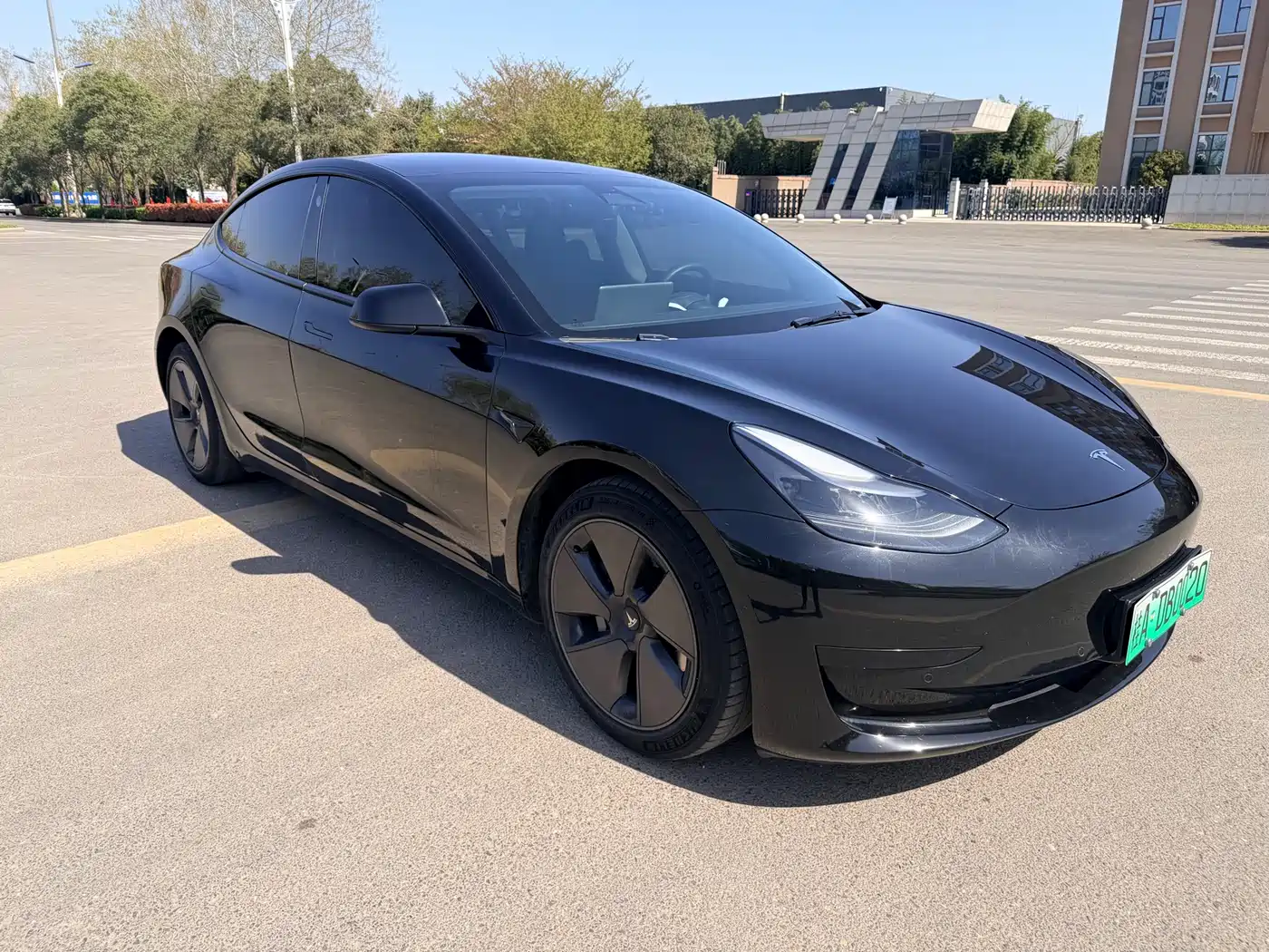 TESLA MODEL 3