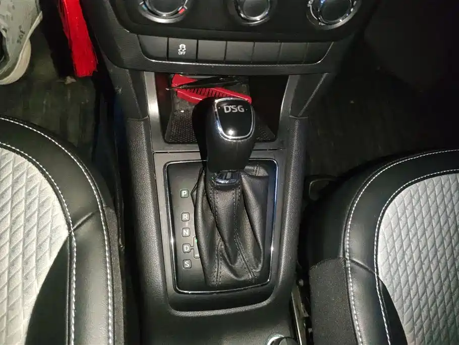 Škoda Yeti 2017 TSI280 DSG Advance фото 16