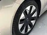 Фото 11 - Volvo EM90