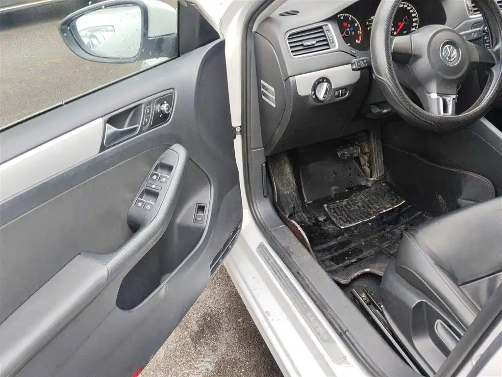 Volkswagen Sagitar 2014 Facelift 1.6L Automatic Leading Version фото 13