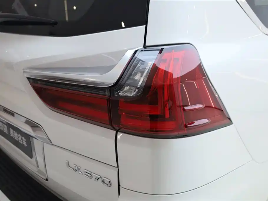 Lexus LX 2017 570 Peak Special Limited Edition фото 10