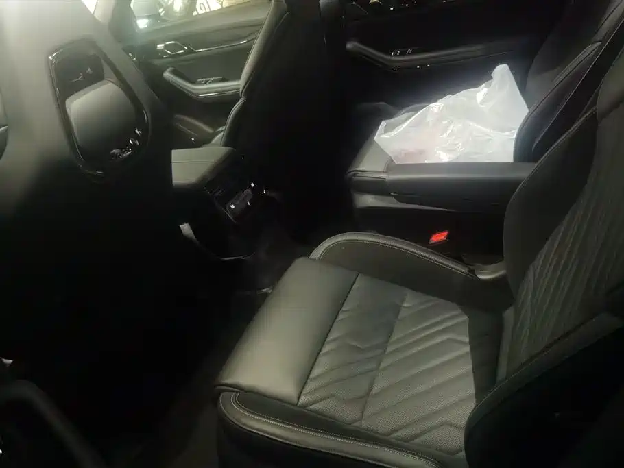 Lynk & Co 09 EM-P 2021 2.0T PHEV Halo 6-seater фото 11