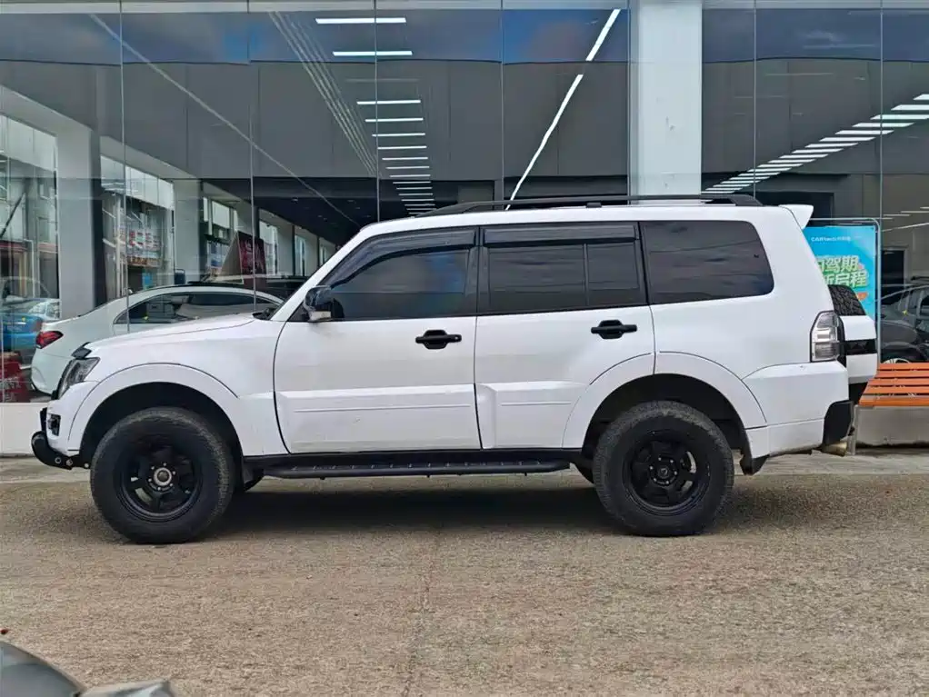 Mitsubishi Pajero (Import) 2012 3.0L Elite Plus Edition фото 6
